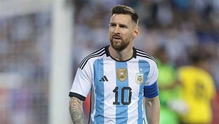 سكالوني يكشف موقف ميسي من المشاركة في مباراة الأردن