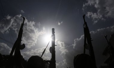 الحوثيون يعلنون استمرار تشغيل مطار صنعاء "دون أخذ إذن"