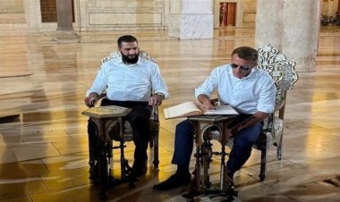 ماكرون يزور الجامع الأموي في دمشق برفقة الشرع ويدوّن توقيعه في سجل الزوار