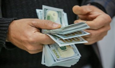 توجيهات جديدة بتخفيض حصة المسافرين من الدولار إلى 2000 دولار