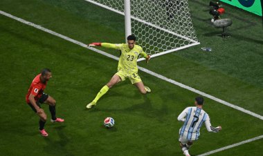 بينهم عربي.. "الفيفا" يكشف ترتيب أفضل 5 حراس مرمى في المونديال