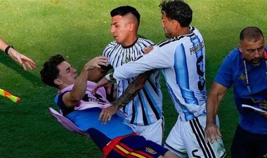 الفيفا يفتح تحقيقًا ضد لاعبي الأرجنتين